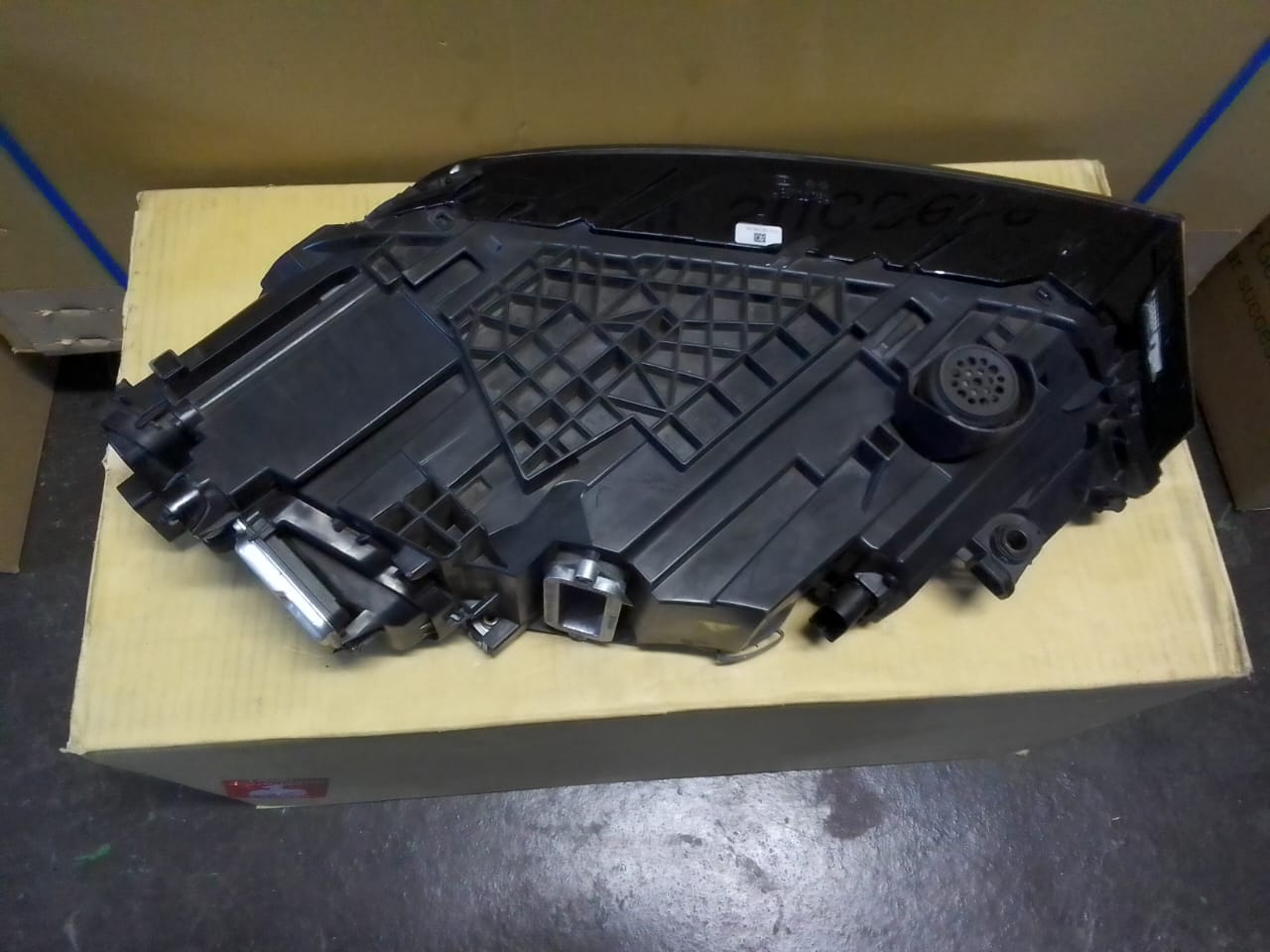 (2016-2020) AUDI Q7 RHS LED XENON HEADLIGHT FOR SALE - Private Seller (2016-2020) AUDI Q7 RHS LED XENON HEADLIGHT FOR SALE - Private Seller