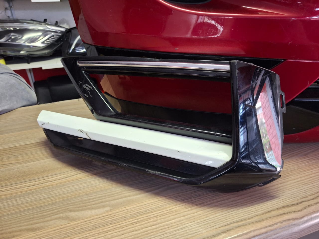 2019 VW TIGUAN FOGLIGHT COVER LEFTSIDE FOR SALE IN EXCELLENT CONDITION - Private Seller