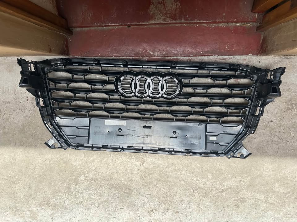 Audi q2 Grille - Private Seller Audi q2 Grille - Private Seller