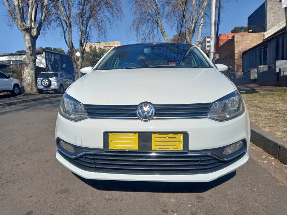 2017 Polo Tsi 1.2 Manual, Petrol, White, Sunroof, Leather seat, Spere key, 76000kms