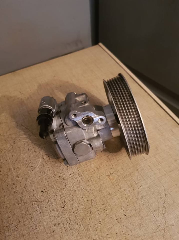 AUDI A4 POWER STEERING PUMP FORSALE - Private Seller