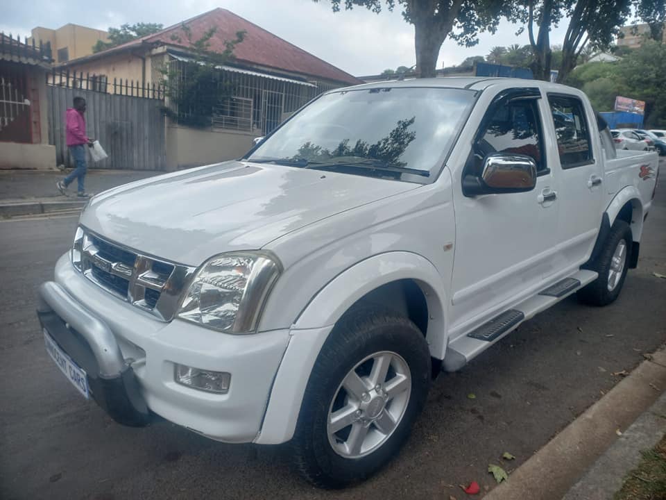 2007 ISUZU KB300 LX PETROL D/C, MANUAL, WHITE COLOR, MILEAGE 96000KMS