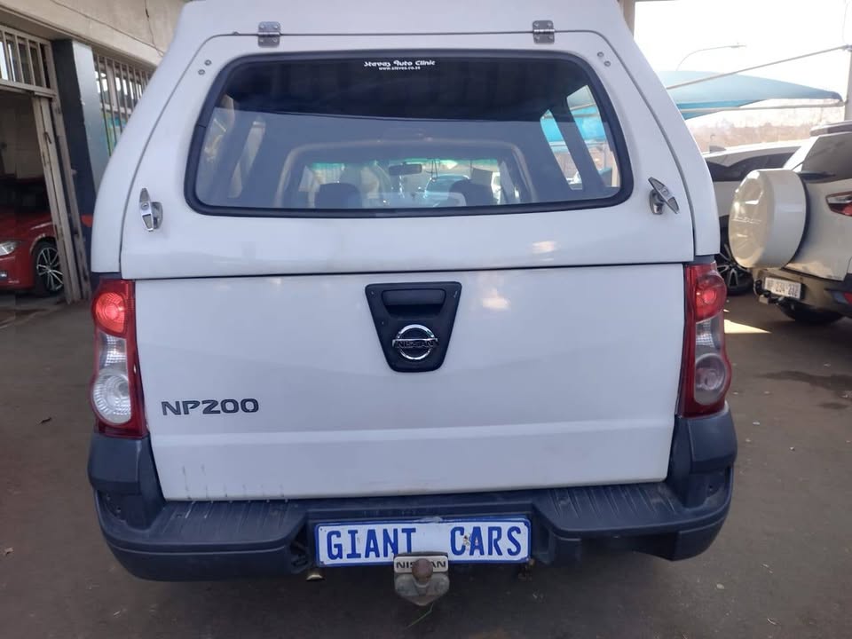 Nissan np200 1.6