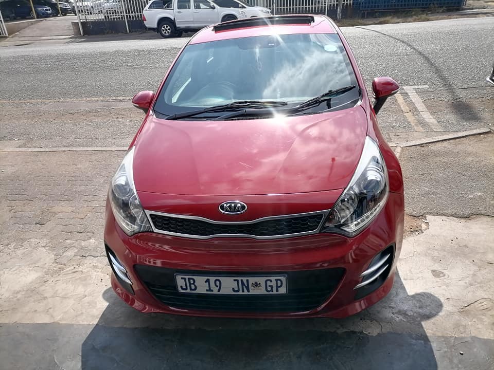 2015 Kia Rio 1.4 Tec Hatchback with a leather seat and sunroof