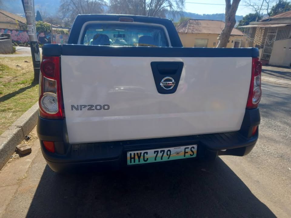 2023 Nissan Np200 1.6 Manual Petrol, White, Aircon, Spere key  Service book,