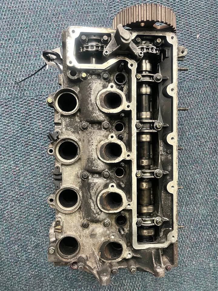 D4204T CYLINDER HEAD  2.0 C30 C70 V50 S40 FORD FOCUS - Private Seller