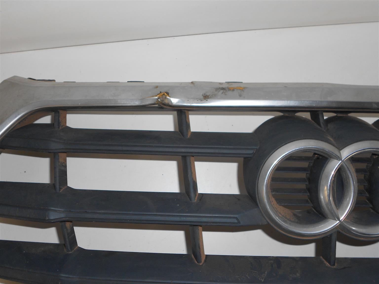 Audi Q5 grill - Private Seller