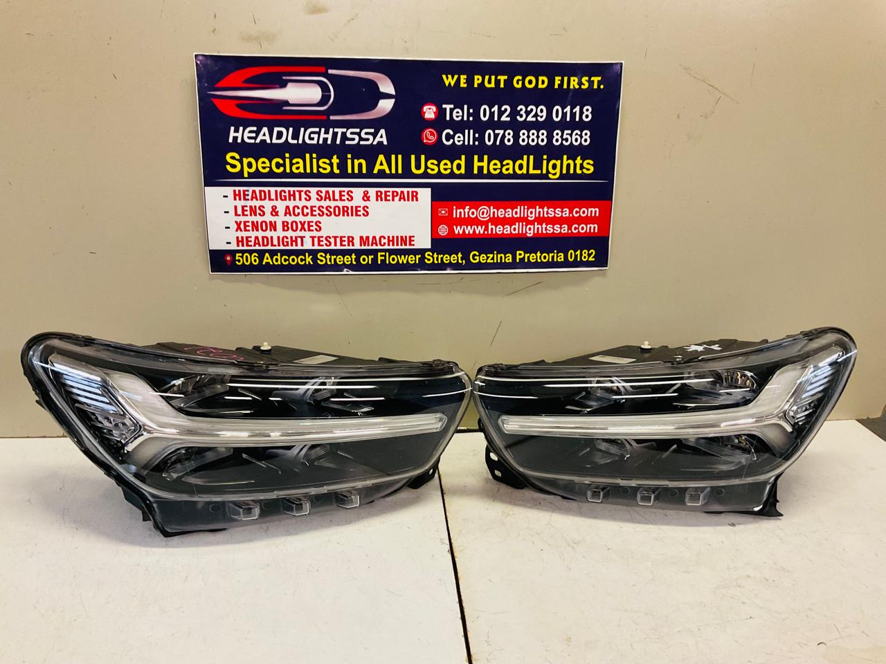 Volvo XC40 left and right side LED xenon headlights - Private Seller Volvo XC40 left and right side LED xenon headlights - Private Seller