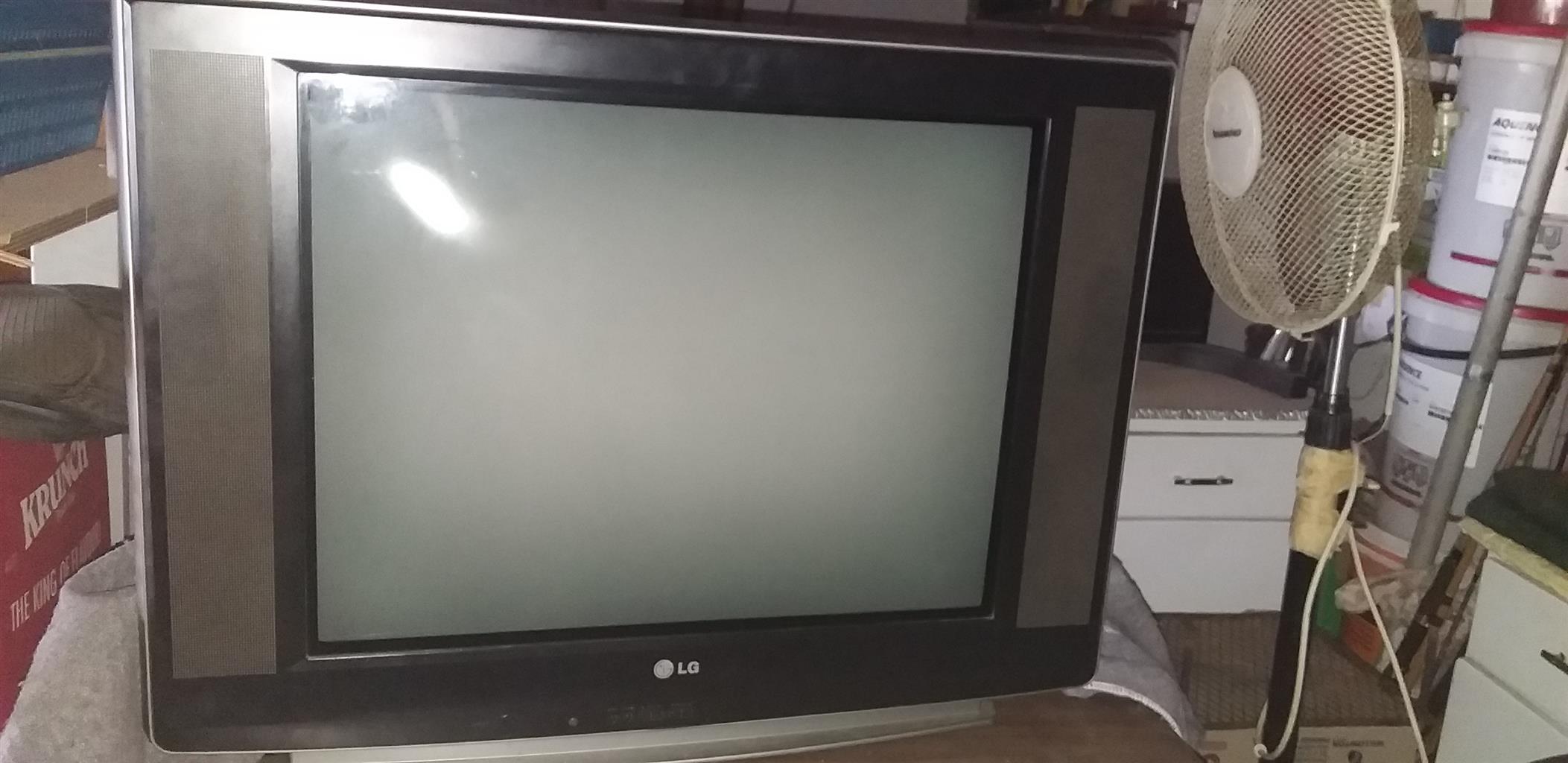 LG 74cm box tv