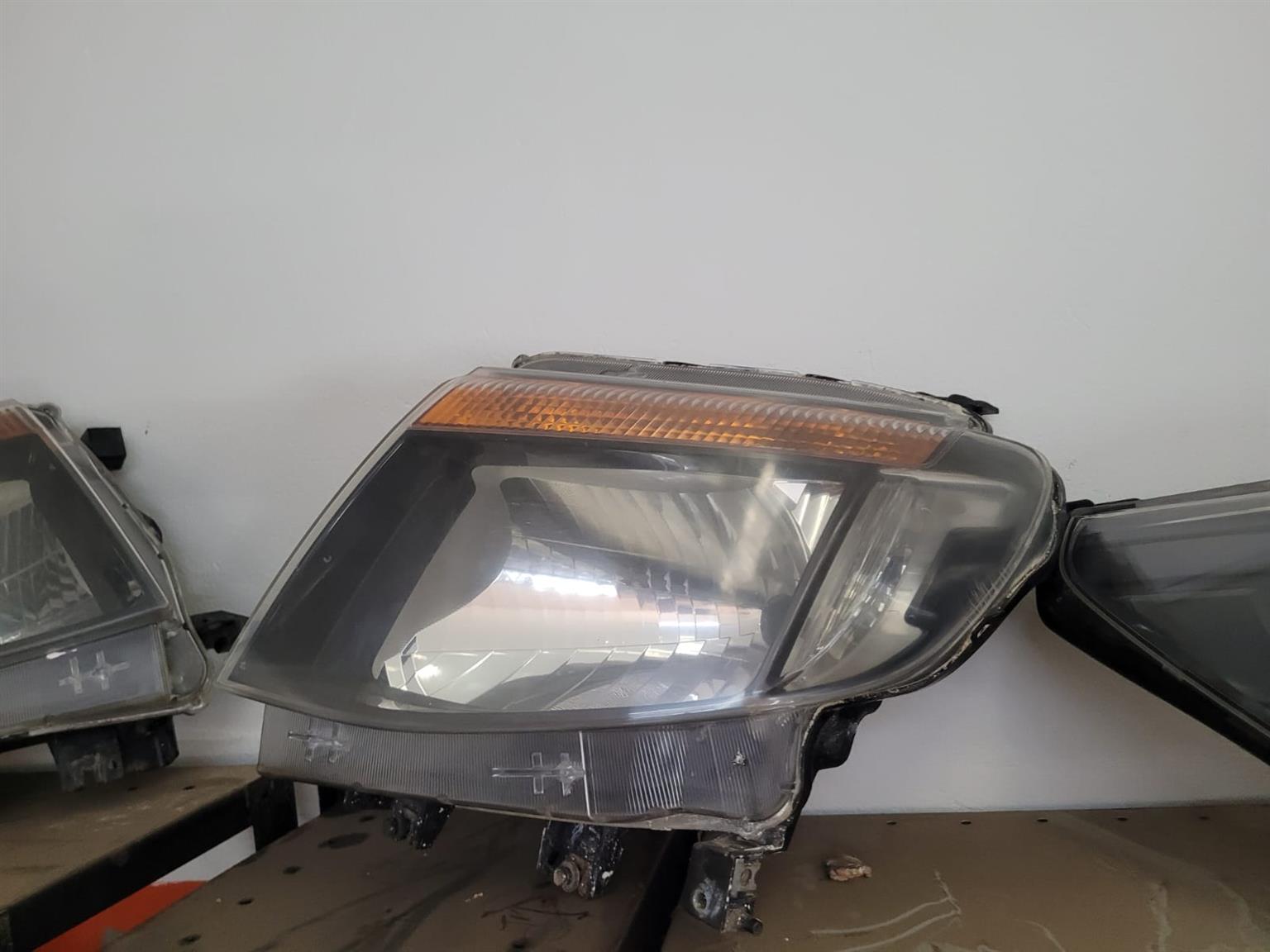 HEADLIGHTS FOR MAZDA BT 50 BAKKIE - Private Seller HEADLIGHTS FOR MAZDA BT 50 BAKKIE - Private Seller