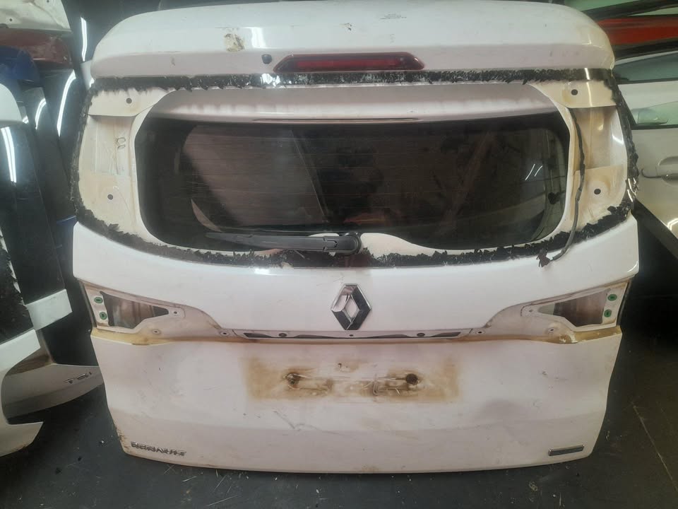RENAULT TRIBER TAILGATE AVAILABLE - Private Seller RENAULT TRIBER TAILGATE AVAILABLE - Private Seller