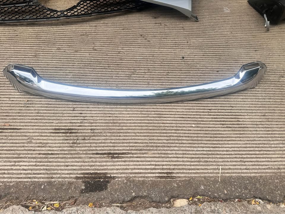 Toyota GD6 bonnet chrome spoiler - Private Seller Toyota GD6 bonnet chrome spoiler - Private Seller