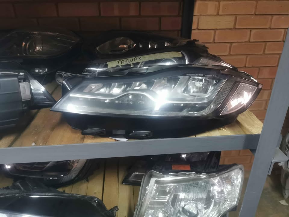 Jaguar XF left headlight available - Private Seller Jaguar XF left headlight available - Private Seller
