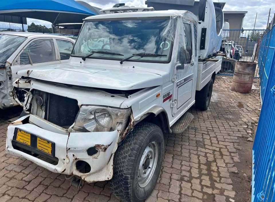 Mahindra Bolero 2.5 Maxi Truck Plus Stripping For Spare Parts - Private Seller Mahindra Bolero 2.5 Maxi Truck Plus Stripping For Spare Parts - Private Seller