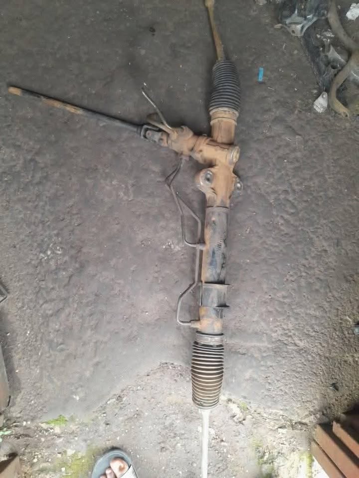 HYUNDAI H100 STEERING RACK - Private Seller HYUNDAI H100 STEERING RACK - Private Seller