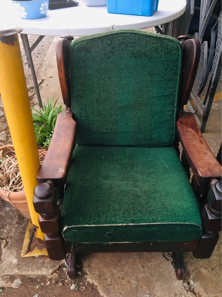 Auntique chair