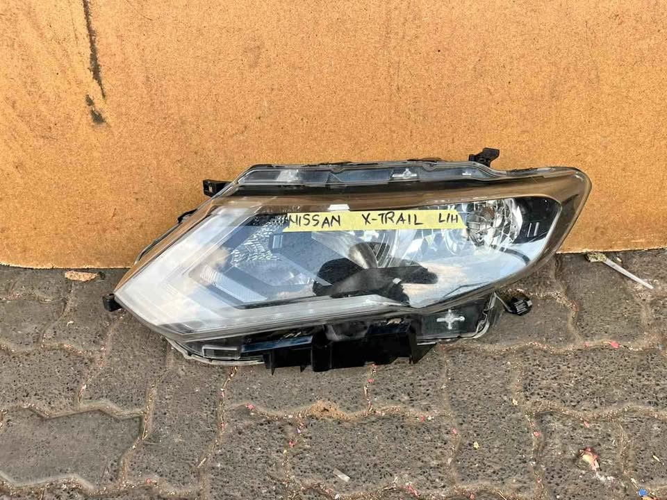 Nissan X-Traill headlights - Private Seller Nissan X-Traill headlights - Private Seller