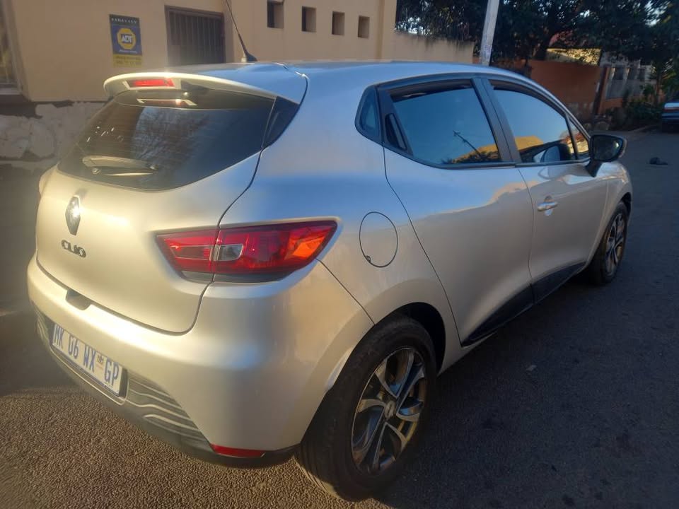 2014 RENAULT CLIO 4 900T PETROL, MANUAL, SILVER, 82000KMS