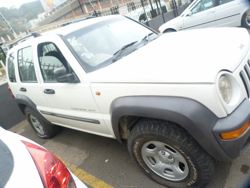 Jeep Cherokee 2.4 Sport 4 X 4 Manual White - 2003 STRIPPING FOR SPARES - Private Seller Jeep Cherokee 2.4 Sport 4 X 4 Manual White - 2003 STRIPPING FOR SPARES - Private Seller