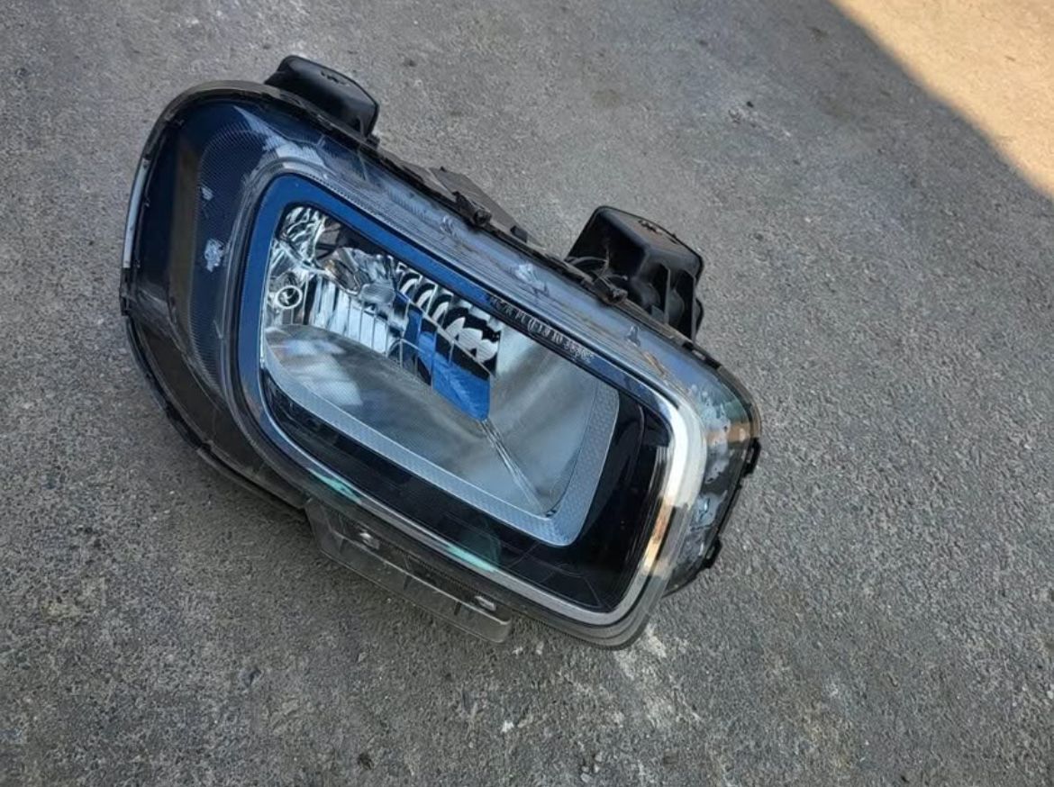 2018-2022 HYUNDAI VENUE RIGHT SIDE BOTTOM HEADLIGHT FOR SALE - Private Seller 2018-2022 HYUNDAI VENUE RIGHT SIDE BOTTOM HEADLIGHT FOR SALE - Private Seller