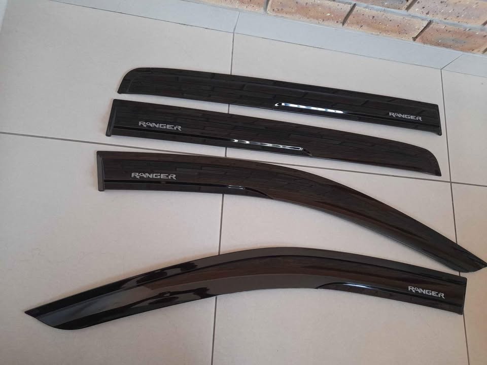 Ford Ranger T6/T7/T8 (12-21) Double-Cab Windshields Black type for sale - Private Seller