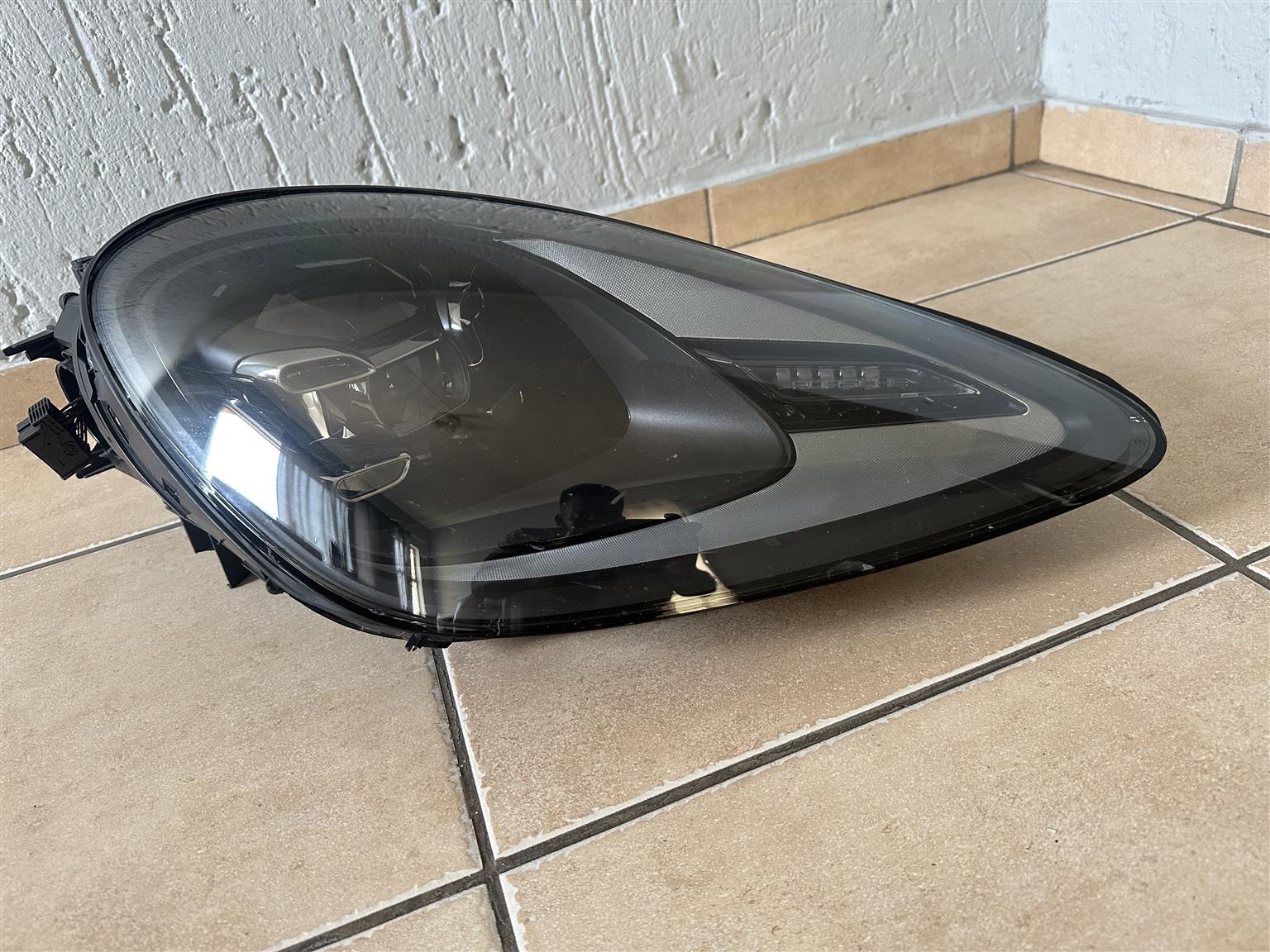 2020 Porsche Cayenne S Coupe Headlight - Private Seller 2020 Porsche Cayenne S Coupe Headlight - Private Seller