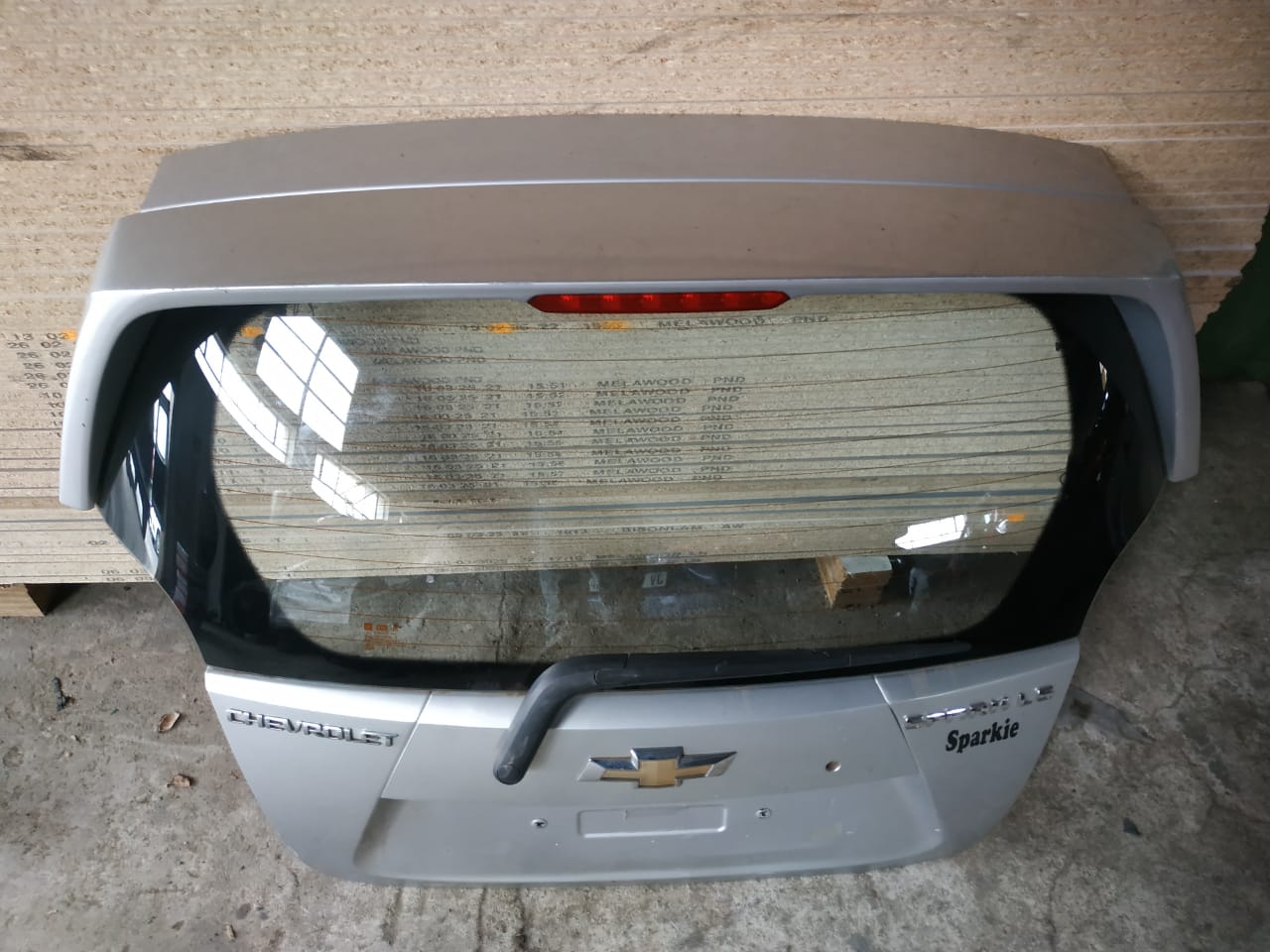 Chevrolet Spark tailgate with glass and lock mechanism for sale - Private Seller