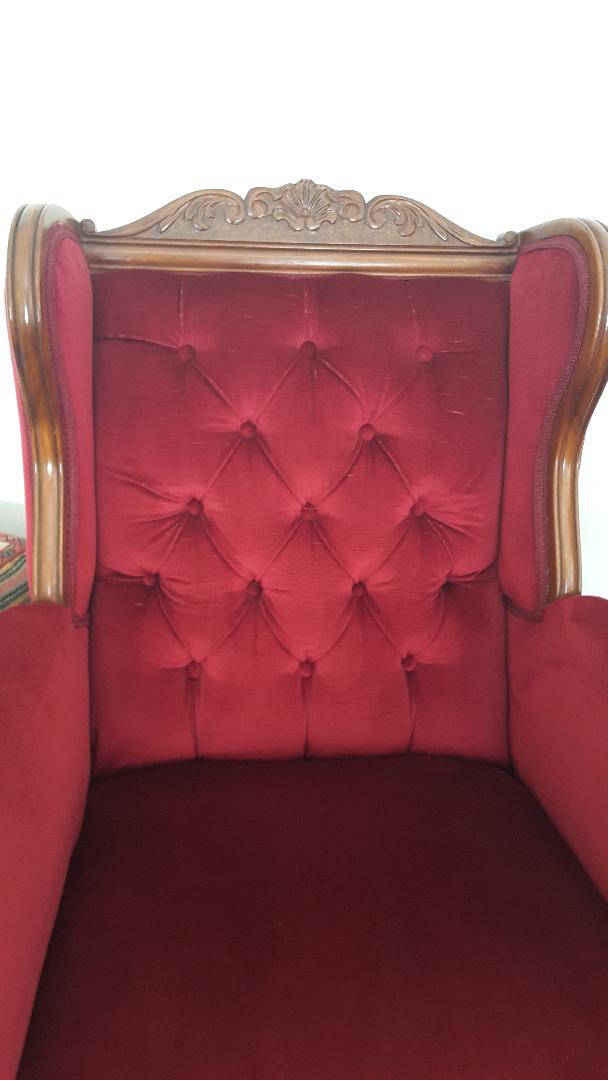 Antique lounge suite in very good condition