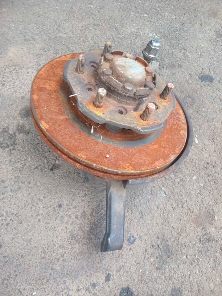 2003 ford ranger Wl 2.5 left side hub n stub with disc for sale WhatsApp or cell - Private Seller