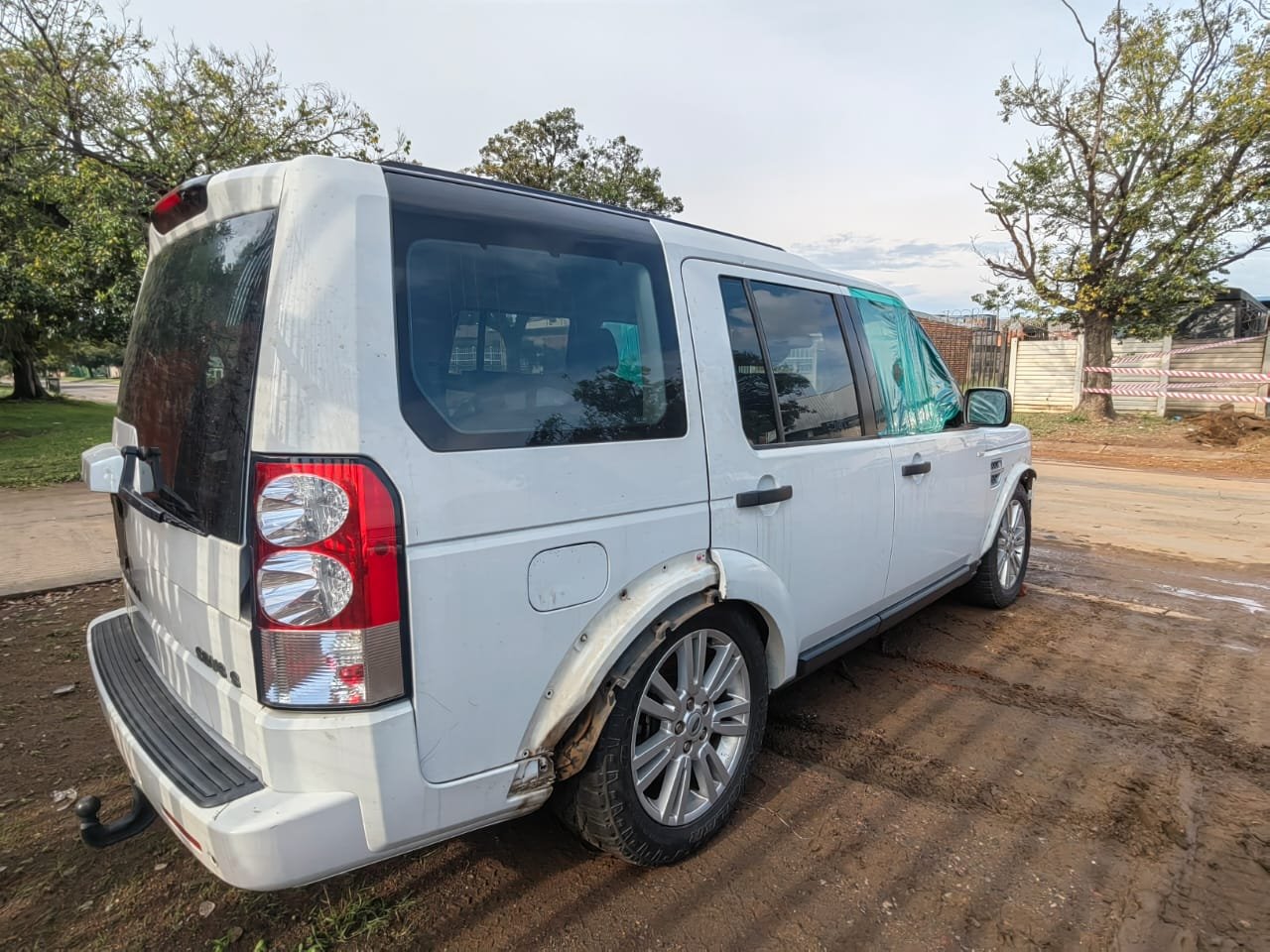 Stripping for spares – Land Rover Discovery 4 3.0 SDV6 Diesel Automatic 2013