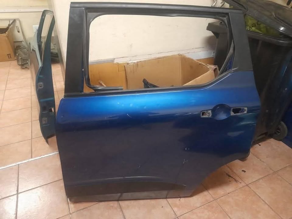 RENAULT TRIBER LEFT BACK DOOR AVAILABLE - Private Seller RENAULT TRIBER LEFT BACK DOOR AVAILABLE - Private Seller