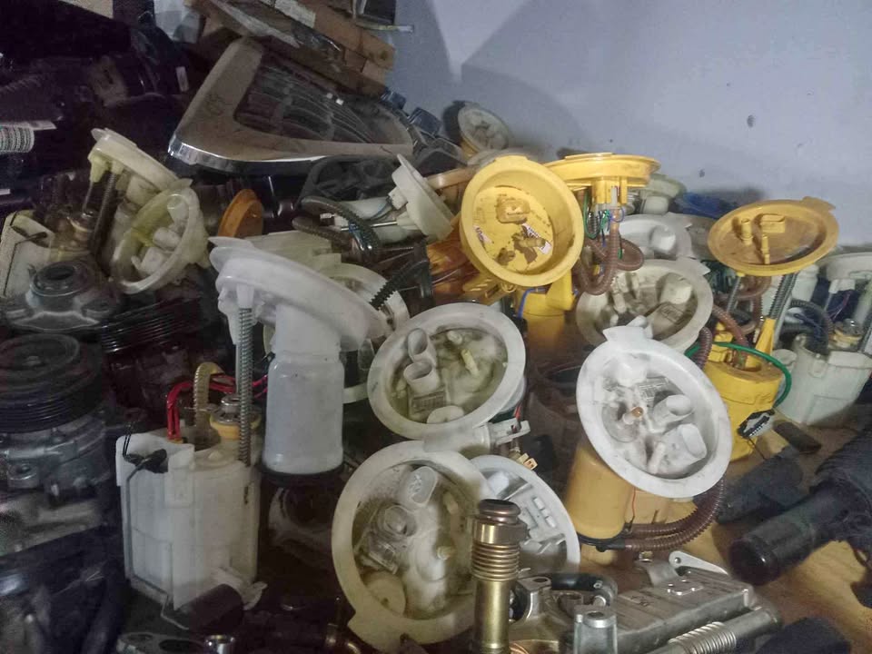 Bmw variety of fuel pumps - Private Seller Bmw variety of fuel pumps - Private Seller