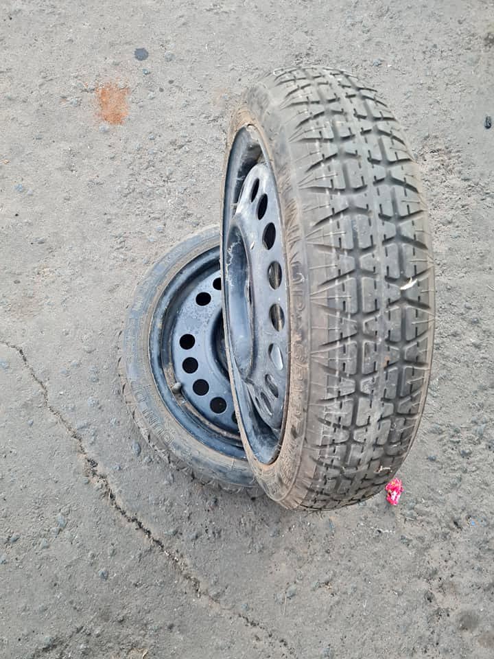 Nissan marrie biscuit tyre size 15