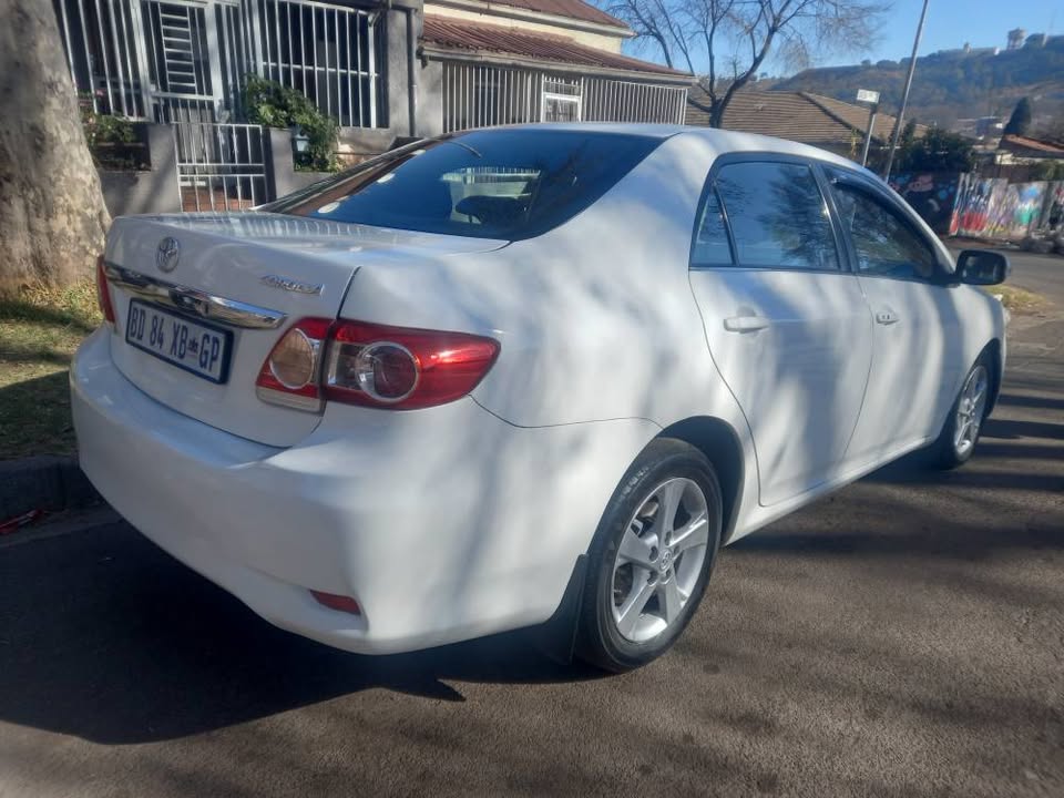 2011 Toyota Corolla Professional 1.6 Automatic, Petrol, White, 110000kms Leather seats