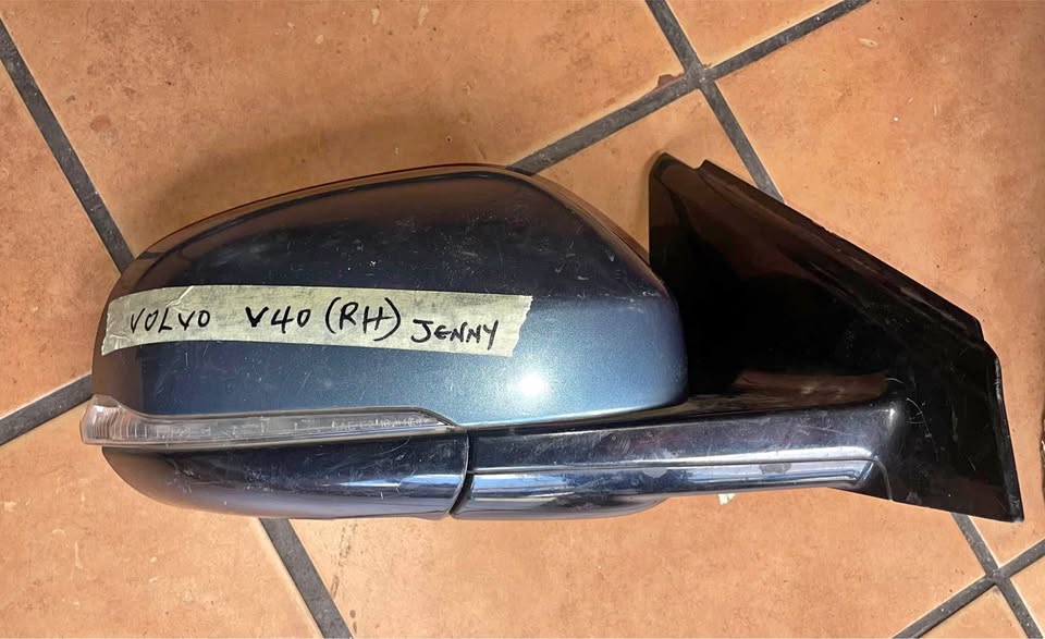 Volvo V40 side mirror - Private Seller Volvo V40 side mirror - Private Seller