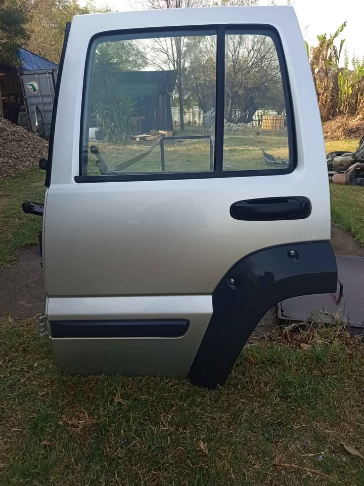 Used Jeep Cherokee KJ rear passenger door (minor scratches no dents) - Private Seller