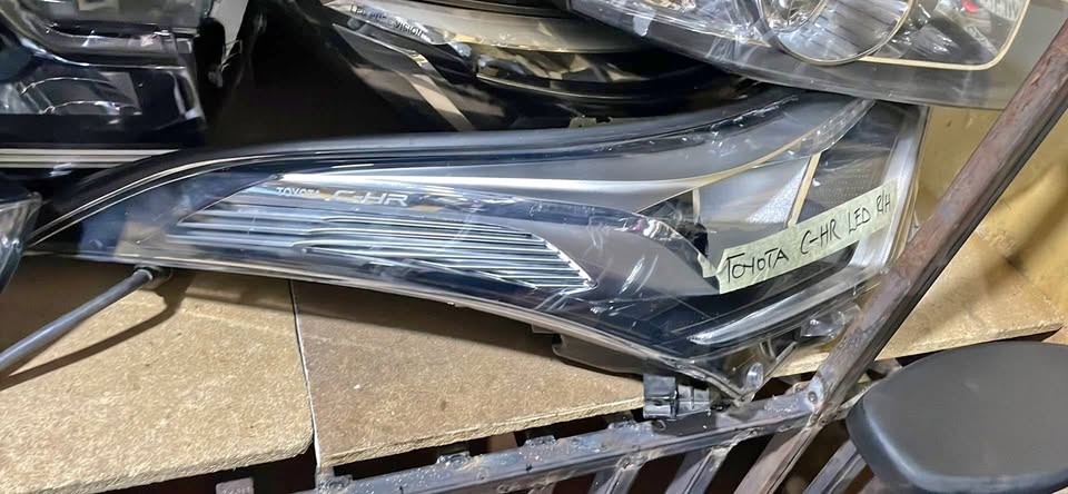 Toyota C-HR LED HEADLIGHT - Private Seller Toyota C-HR LED HEADLIGHT - Private Seller
