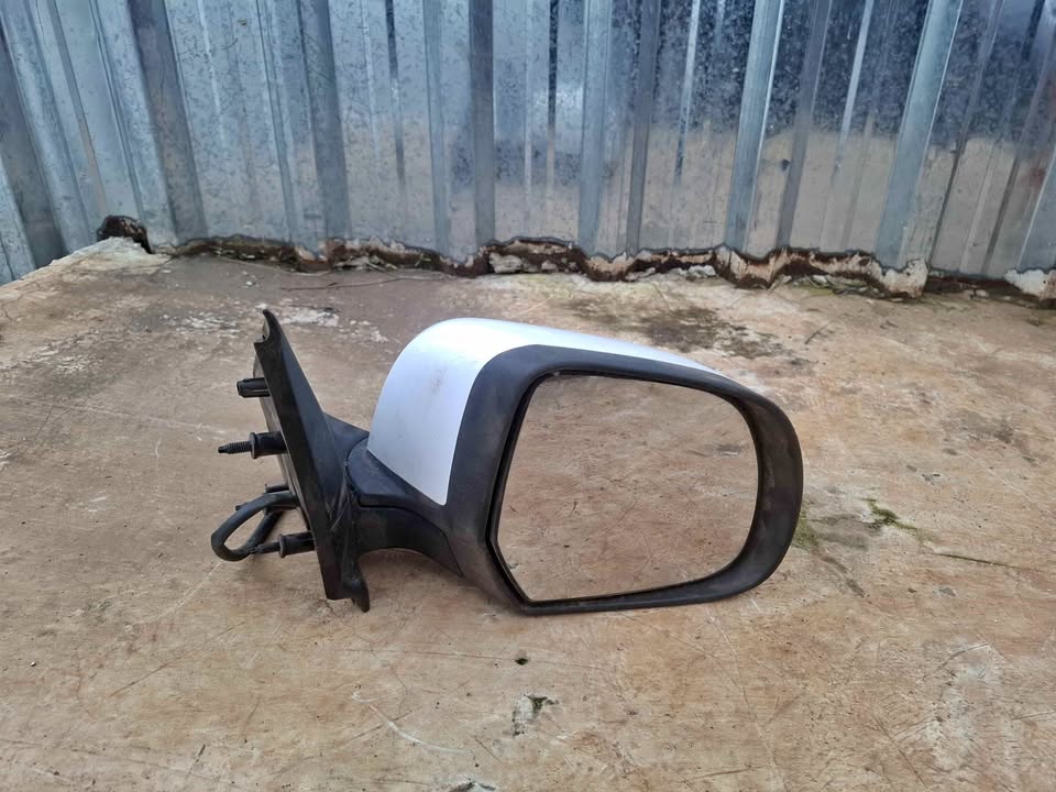 Nissan Almera Side Mirror - Private Seller Nissan Almera Side Mirror - Private Seller