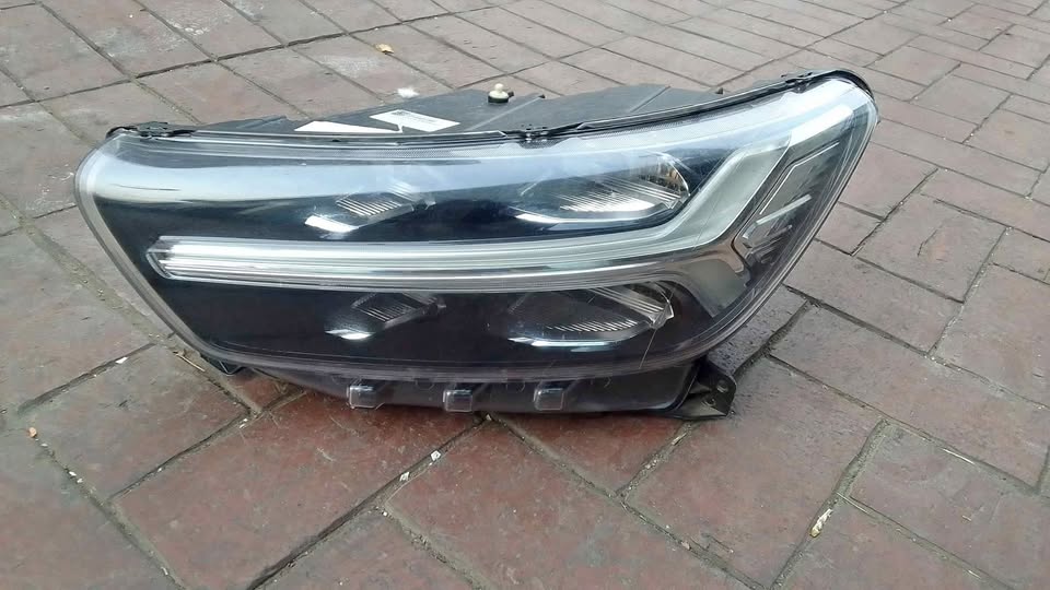 Volvo xc40 headlight - Private Seller Volvo xc40 headlight - Private Seller