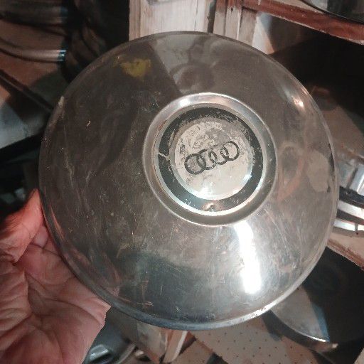 Audi old model, hub cap - Private Seller Audi old model, hub cap - Private Seller