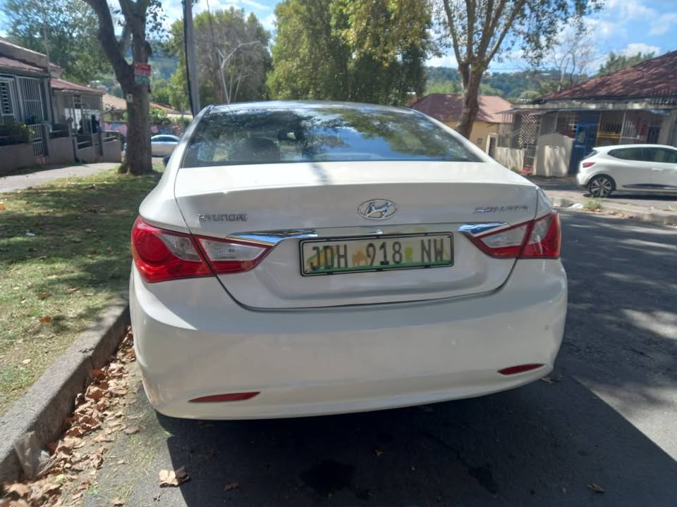 2011 Hyundai Sonata Sedan White 1.6 Petrol, Automatic, 104000kms Leather seat, Keyless,