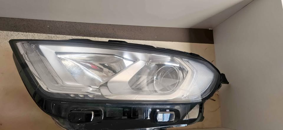 Ford ecosport headlight - Private Seller Ford ecosport headlight - Private Seller