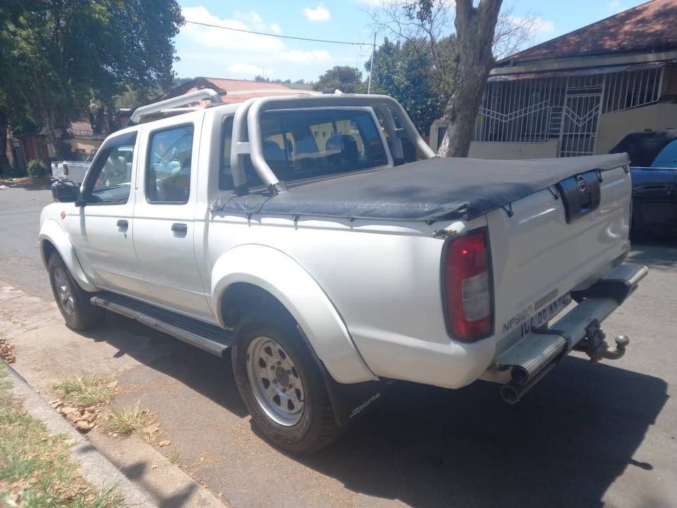 2018 Nissan NP300 Hardbody 2.5 Diesel Double Cab, Manual, White Color, Mileage 87000kms