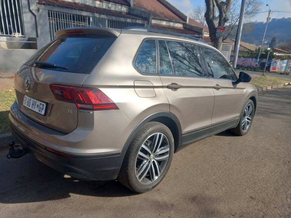 2017 VW Tiguan 1.4TSI Highline Petrol, Manual, Gold, 67000kms