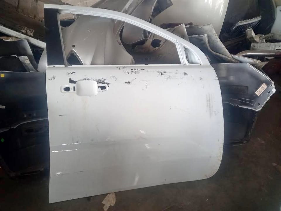FORD RANGER T9 RIGHT HAND SIDE FRONT DOOR - Private Seller FORD RANGER T9 RIGHT HAND SIDE FRONT DOOR - Private Seller