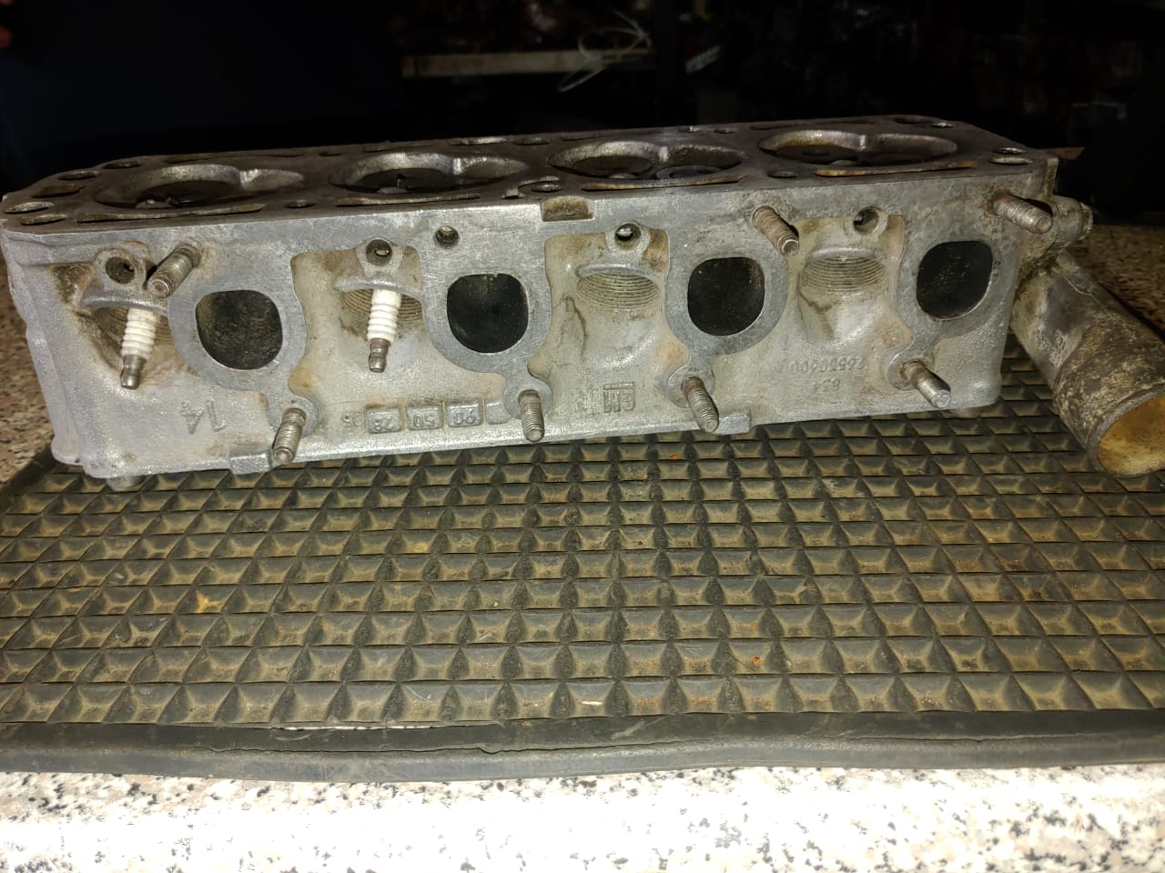 OPEL 1400 CARBURETOR CYLINDERHEAD FOR SALE