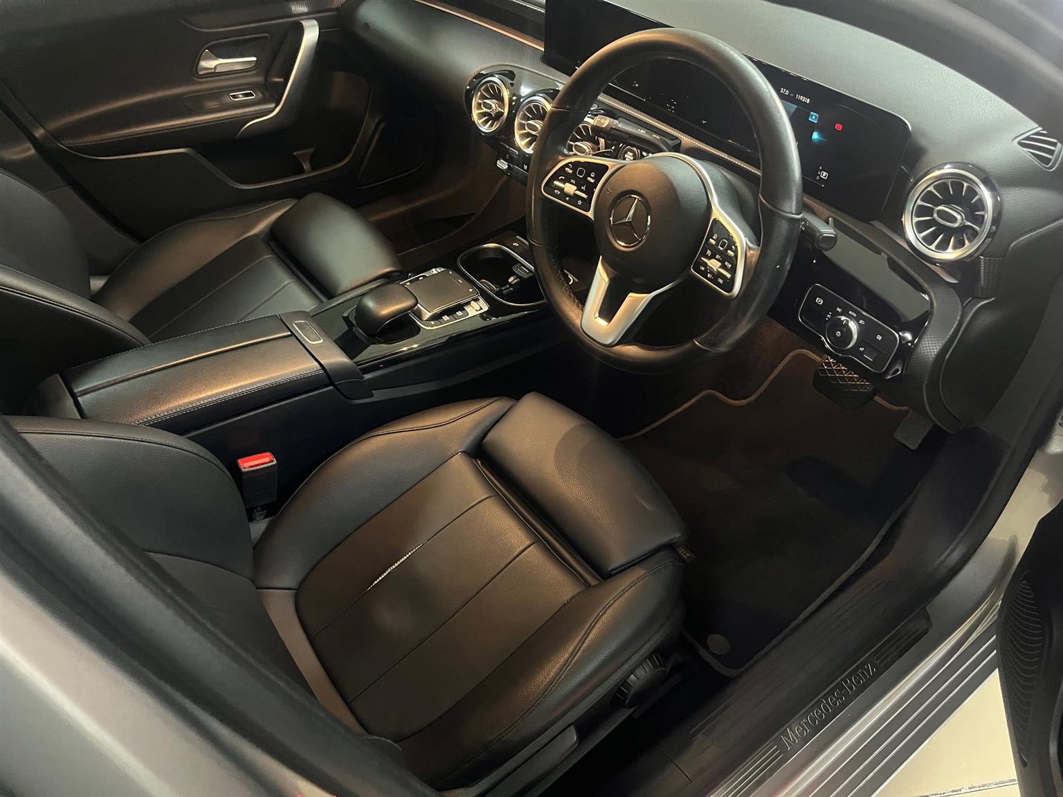 MERCEDES BENZ A200 AT SEDAN