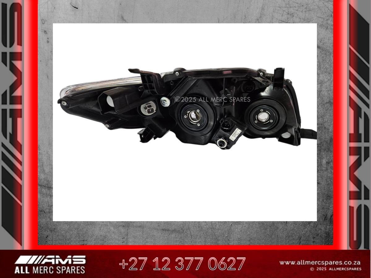 NEW TOYOTA PROFESSIONAL LEFT HEADLIGHT– IN STOCK