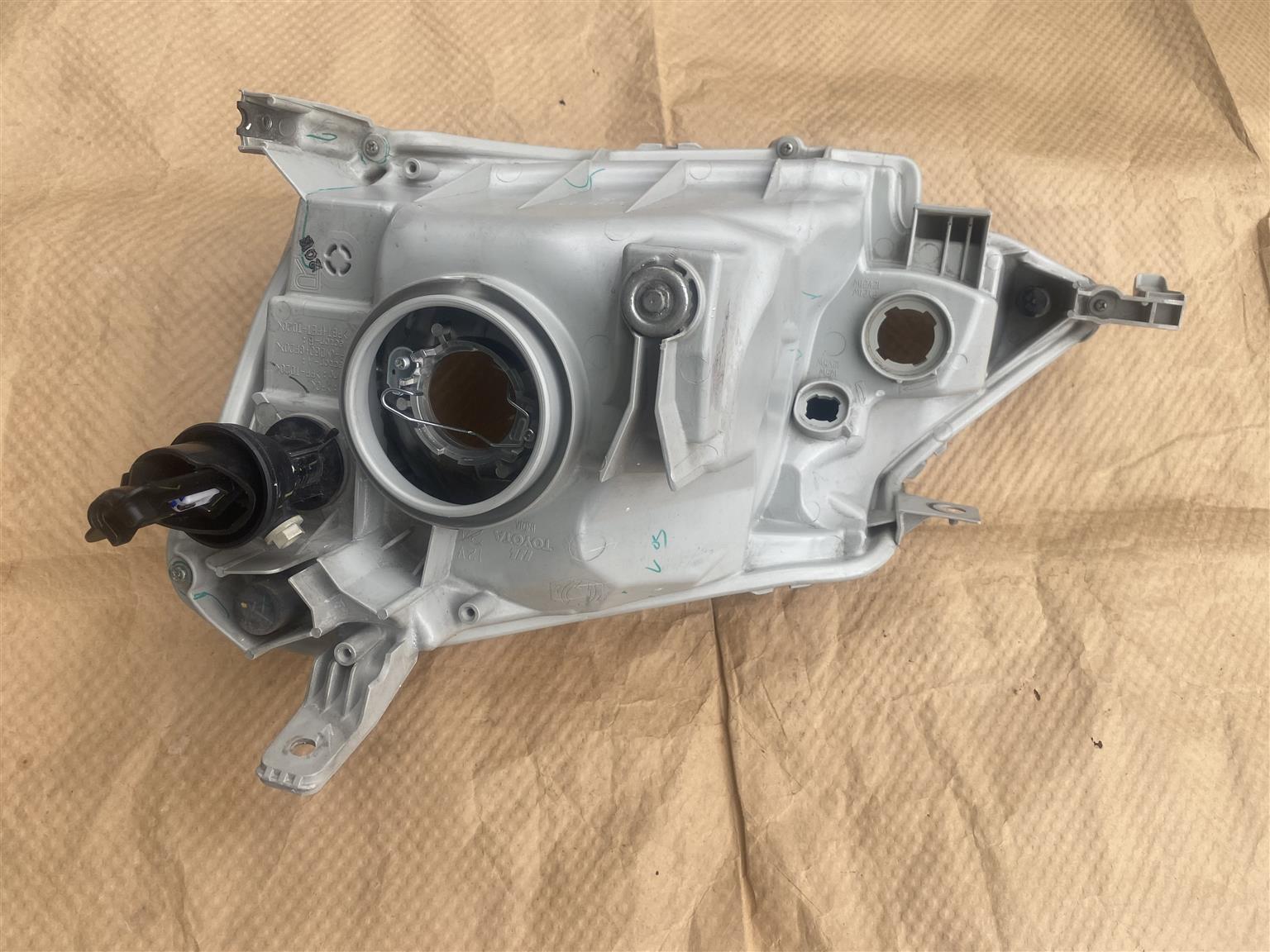 2018 TOYOTA ETIOS HEADLIGHT RIGHT SIDE FOR SALE. IN PRISTINE CONDITION