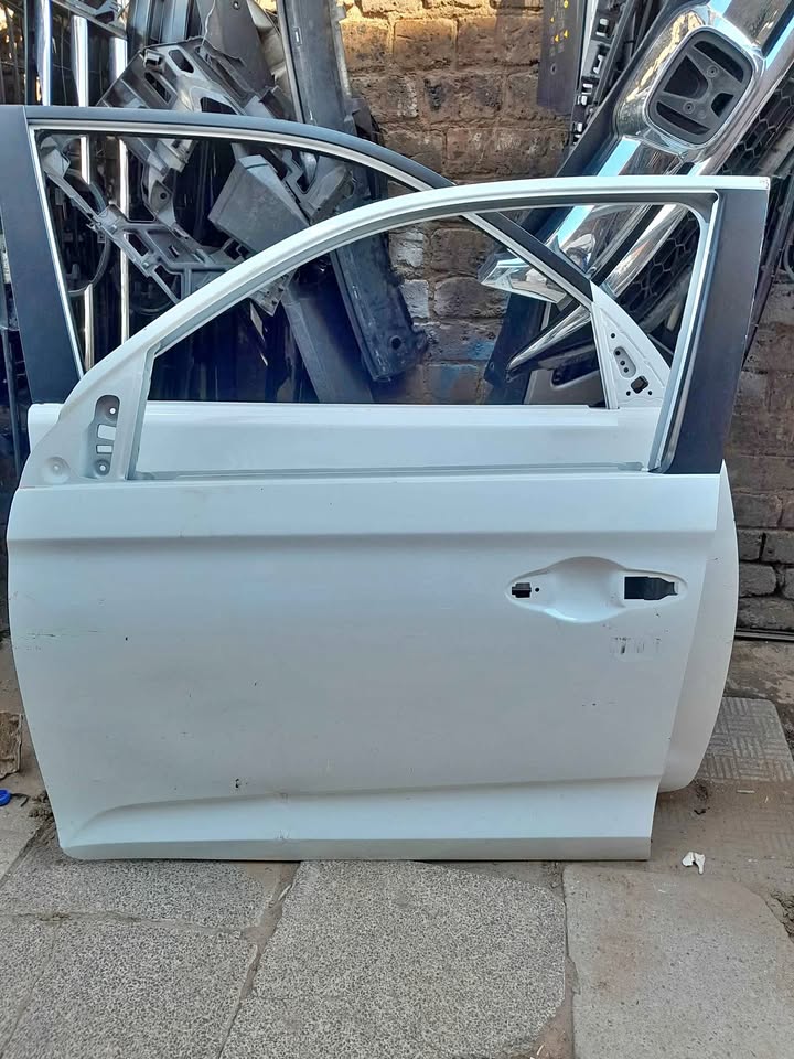 HONDA AMAZE LEFT FRONT DOOR Used Auto Body Spare Parts - Private Seller HONDA AMAZE LEFT FRONT DOOR Used Auto Body Spare Parts - Private Seller
